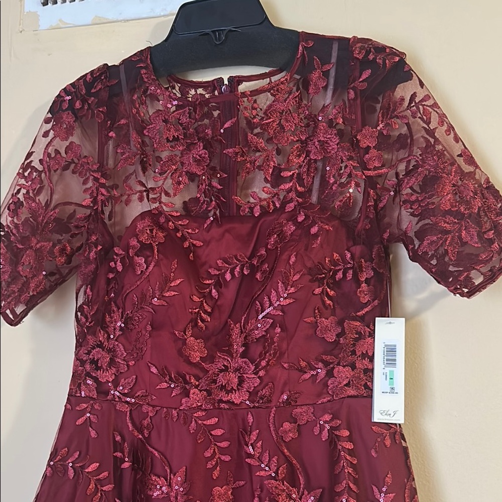 Super Gorgeous Eliza J Elbow Sleeve Lace Midi Illusion Neckline Dress